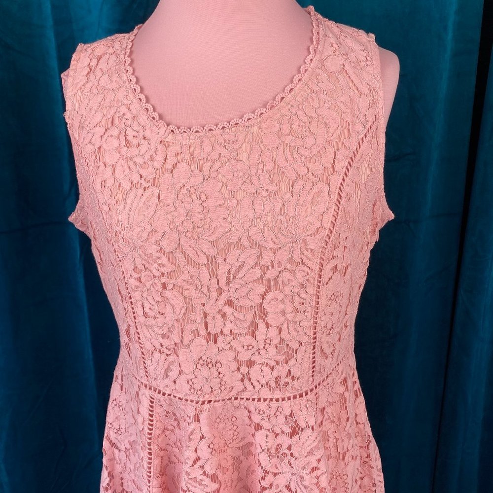 Isaac Mizrahi Lace Handkerchief Hem Midi Dress - Picture 3 of 8